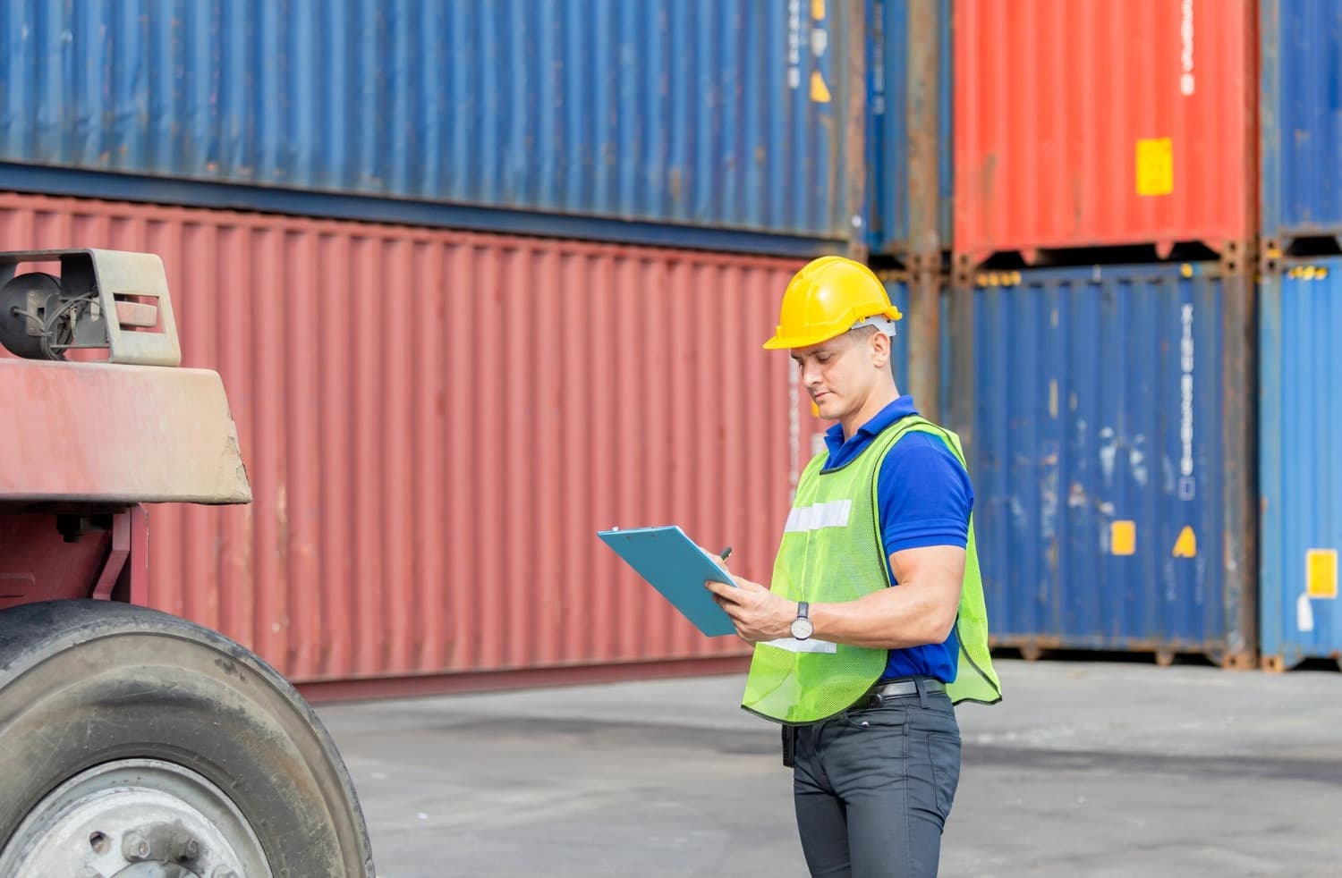 Outsource vs In-House Freight Audit: A Clear ROI Comparison